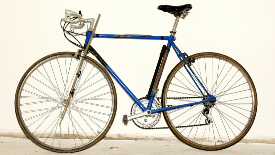 Stari polovni Zarđali bicikl brzinac