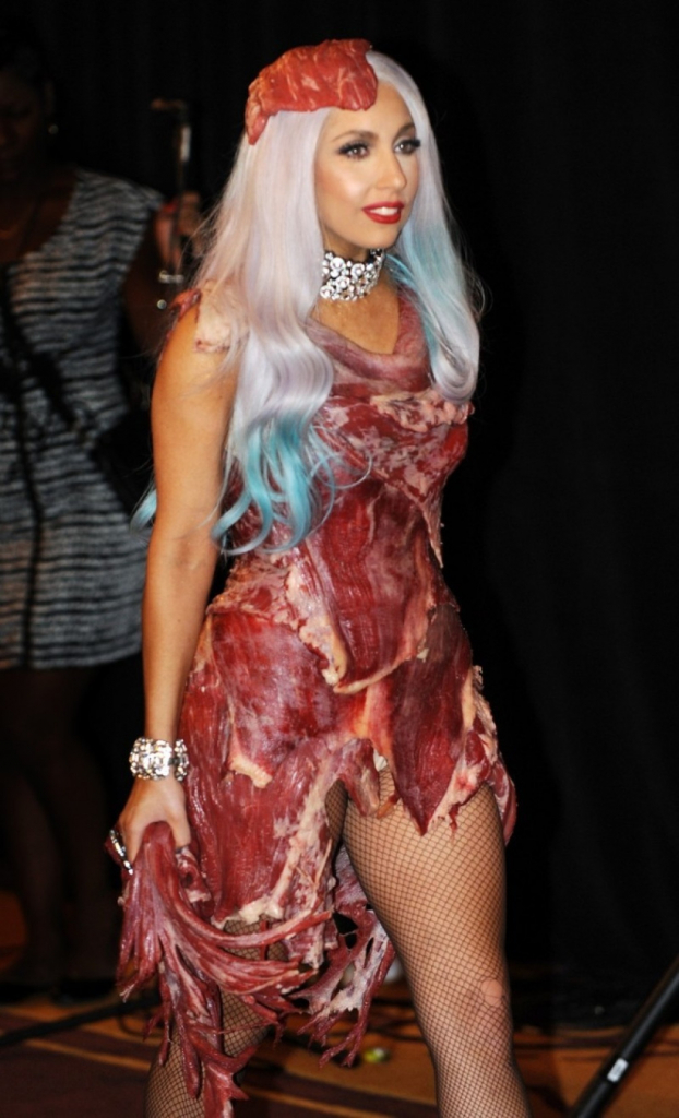 Lejdi Gaga, haljina od mesa