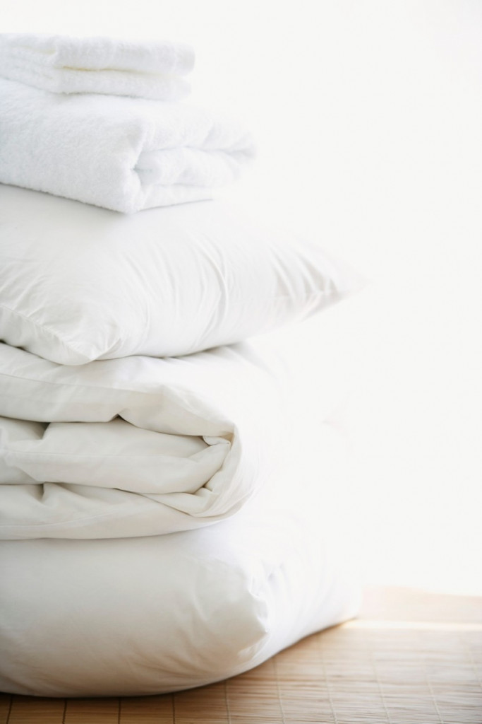 jastuci posteljina čaršavi beli veš peškiri