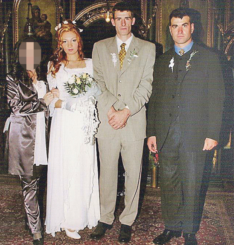 Nenad Bujošević i Sanja sa kumom Miloradom Ulemekom na venčanju