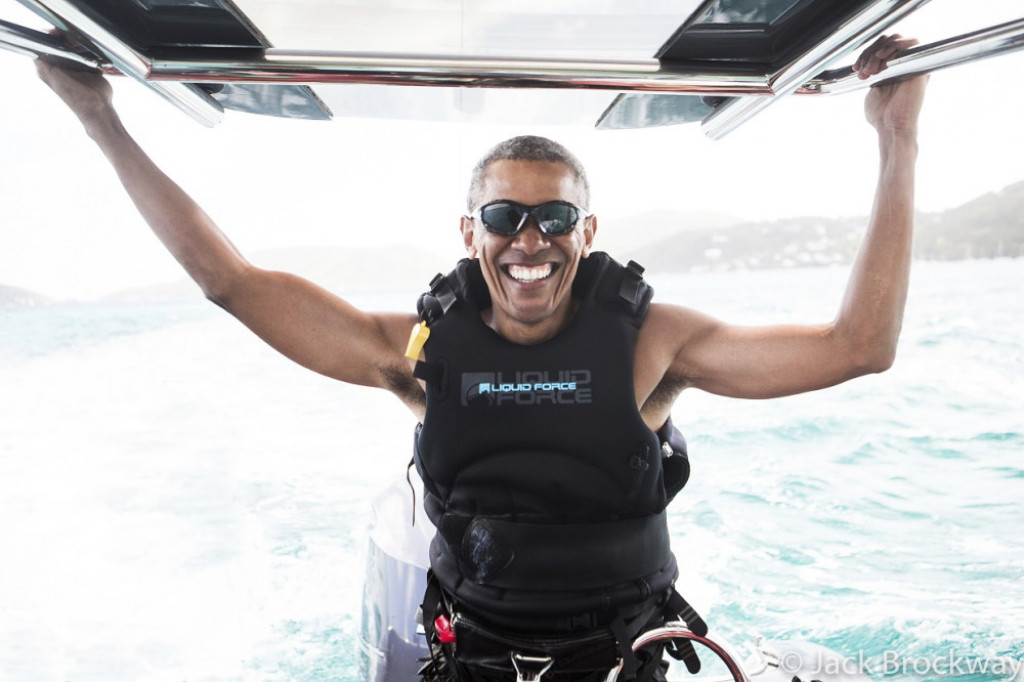 Barak Obama uživa u kajtbordu