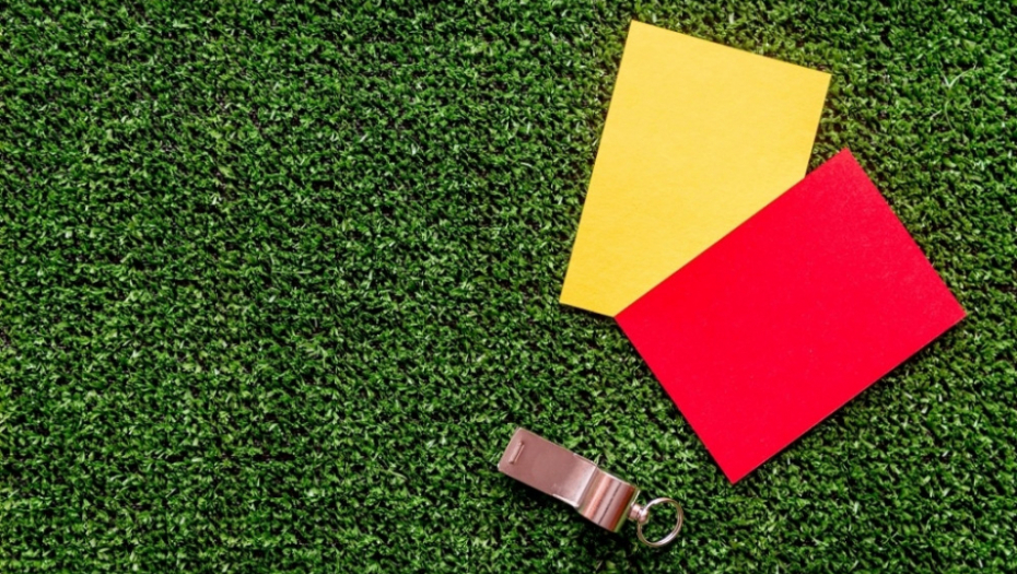 Fudbal sudija crveni karton žuti karton utakmica