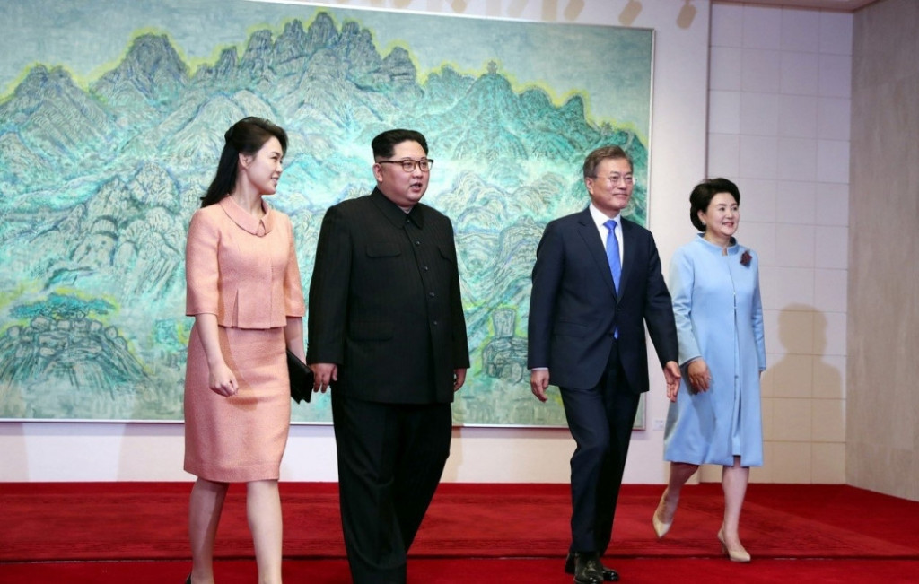 Kim Džong un sa ženom