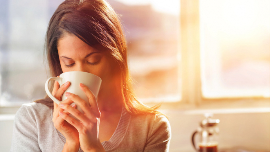 Žena, čaj, kafa, prehlada, zdravlje, imunitet