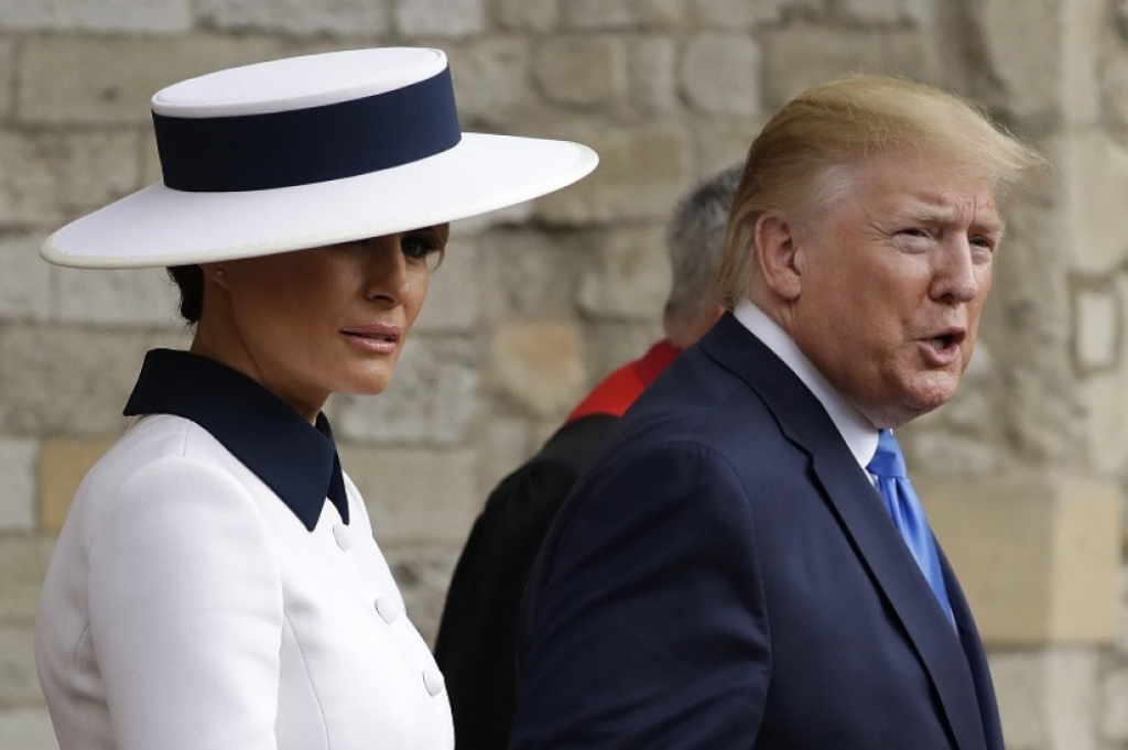 Donald i Melanija Tramp sa kraljicom Elizabetom