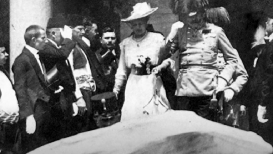 Franc Ferdinand sa suprugom Sofijom u Sarajevu
