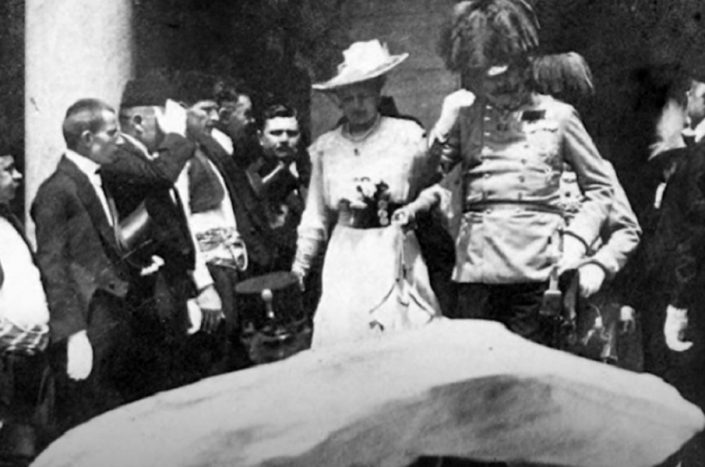 Franc Ferdinand sa suprugom Sofijom u Sarajevu