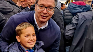 Aleksandar Vučić i dečak Orhan