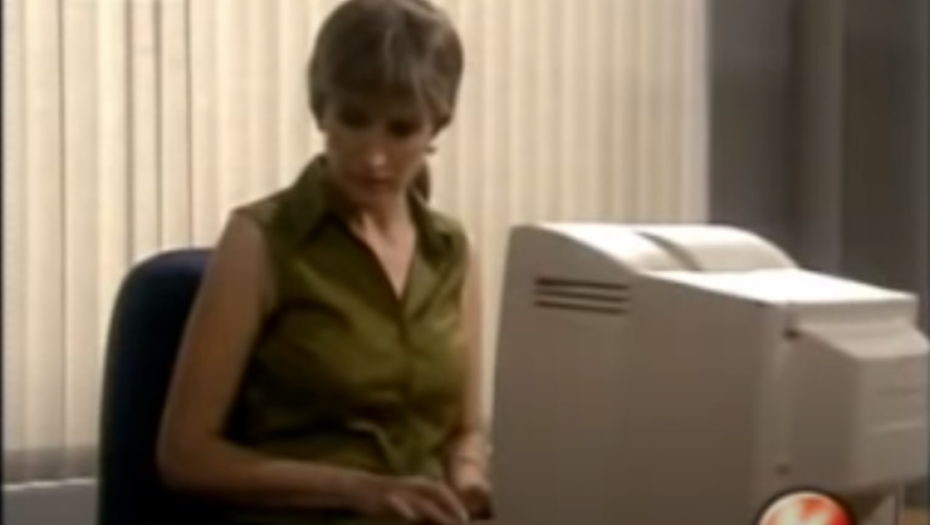 Žena za kompjuterom