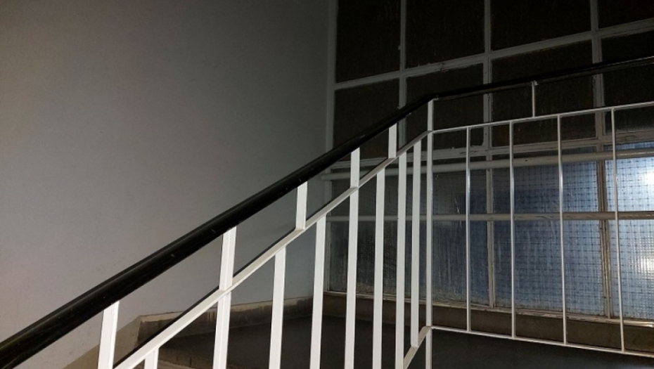 hodnik gelender rukohvat stepenice stepenište