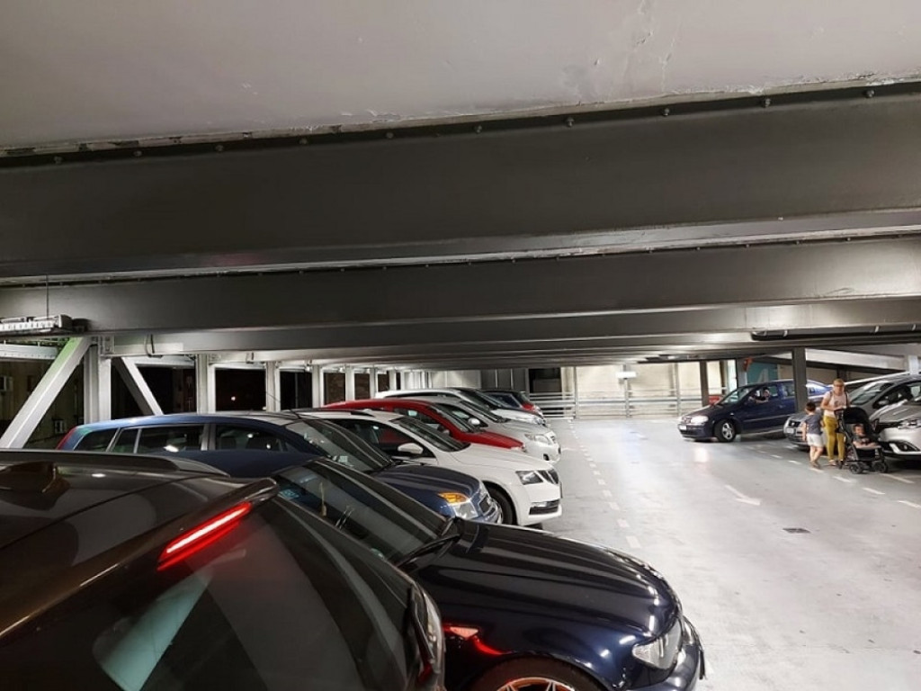 garaža parking 