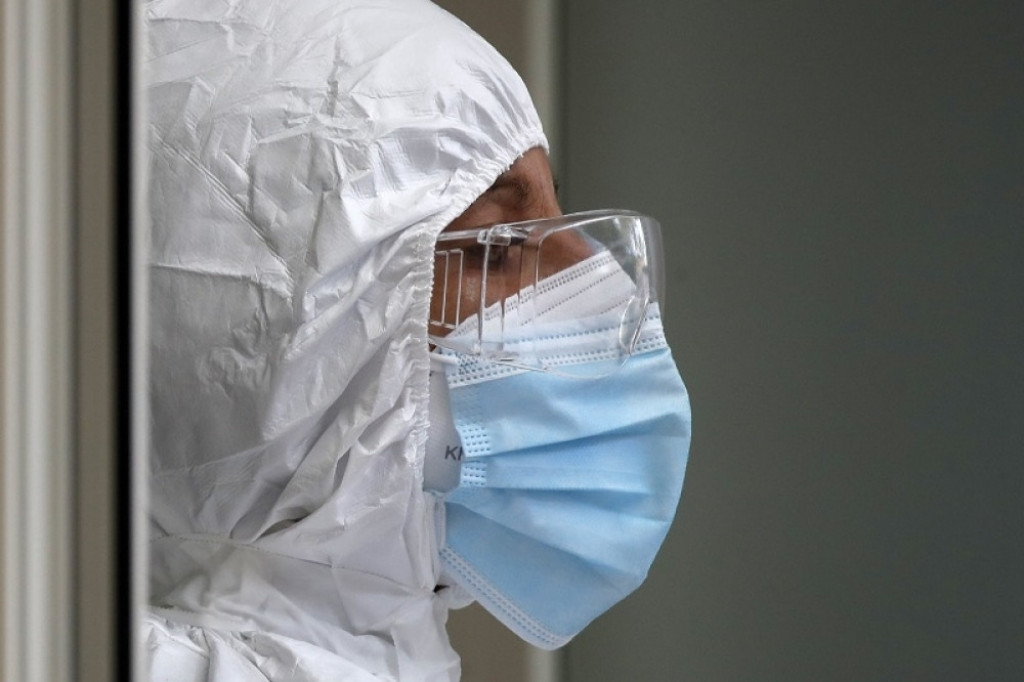 kovir korona zaštita maske zaštitna odela bolnica