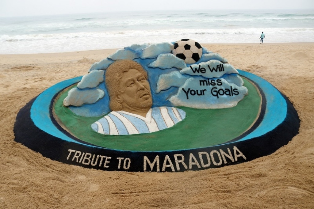 Dijego Armando Maradona peščana skulptura