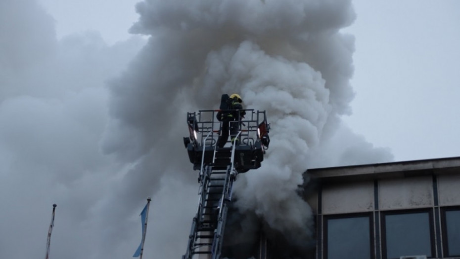 Požar u zgradi Poreske uprave u Novom Sadu