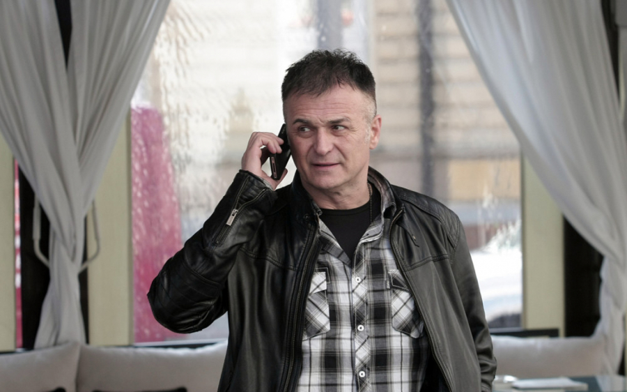 PROMENIO LIČNI OPIS Branislav Lečić ne liči na sebe, pojavio se za bradom i zapuštenom frizurom (FOTO)