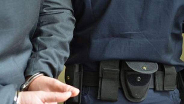 PRAVIO KVALITETNA LAŽNA DOKUMENTA Uhapšen falsifikator u Novom Pazaru, policija pretresom pronašla i dva pištolja