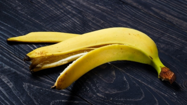 IZBEGNITE OPASNE ANALGETIKE Trik sa korom od banane rešiće vas glavobolje za nekoliko minuta