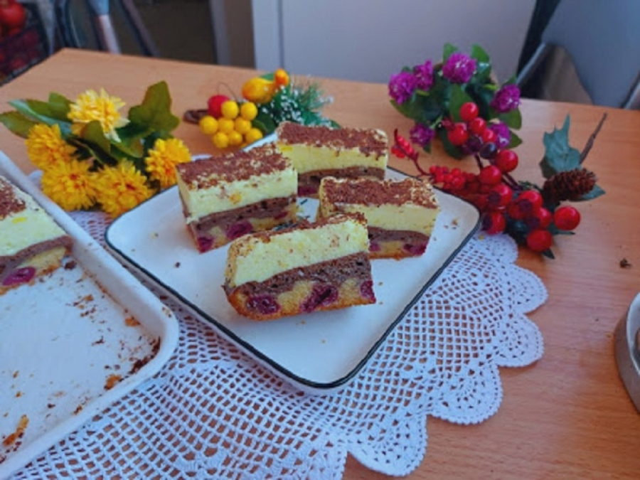 OVO MORATE PROBATI! Fini kremast voćni kolač sa višnjama za druženje uz kaficu! (VIDEO)