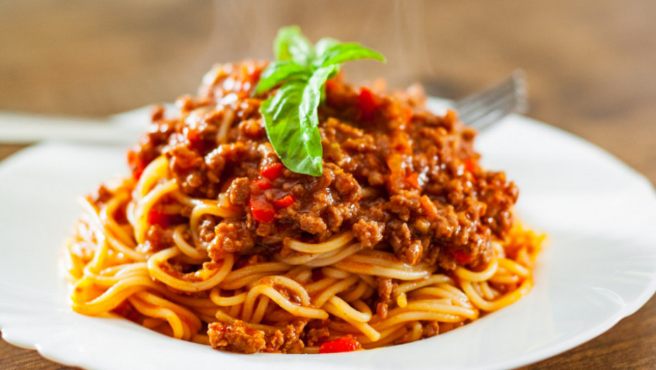 BRZO, A UKUSNO Napravite špagete sa avokadom, čeri paradajzom i feta sirom - raj za nepce