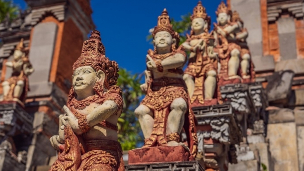 Zavirite u svet Budističkog hrama "Brahma Vihara Arama" na Baliju (FOTO/GALERIJA)