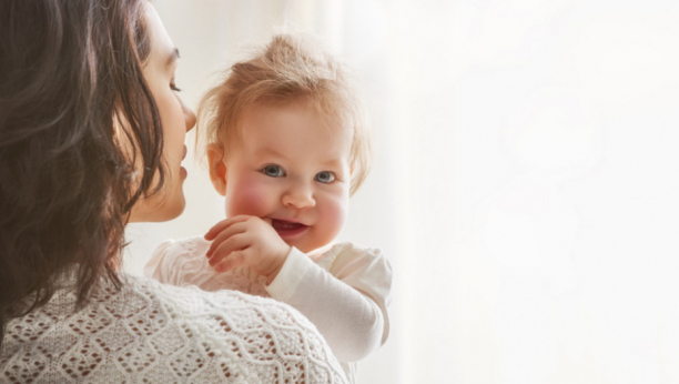 NAUČNICI TVRDE: Evo zašto bušenje ušiju bebama nije dobra ideja!
