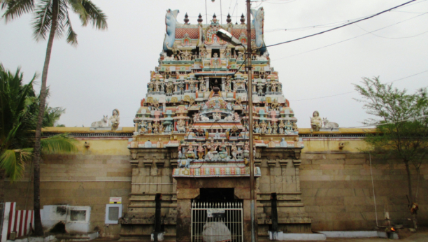 Hinduistički hram u Indiji koji obožava Boga Šivu i ima vrlo čudne običaje