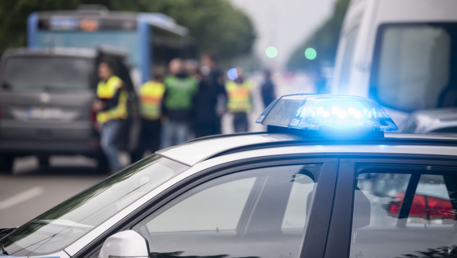 TRAŽI GA PREKO MREŽA Beograđanka odlepila zbog reakcije dečka iz Novog Sada čiji je auto udarila