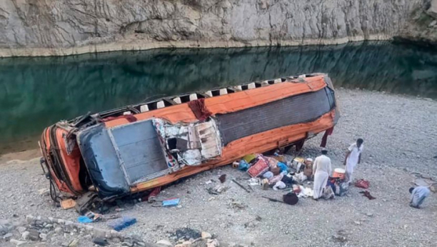 PREVRNUO SE MINIBUS U TURSKOJ Najmanje šest osoba poginulo, petoro teško povređenih u saobraćajnoj nesreći na jugoistoku zemlje