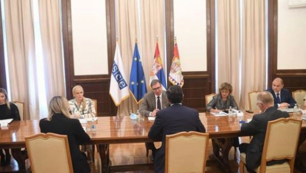 Uoči obraćanja naciji Vučić imao važan sastanak: Evo šta se dešava u zgradi Predsedništva (FOTO)
