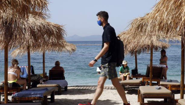 SRBIN SE OGLASIO IZ GRČKE I UPOZORIO Turisti idu po plaži i rade užasnu stvar, mahom su to naši ljudi (FOTO)