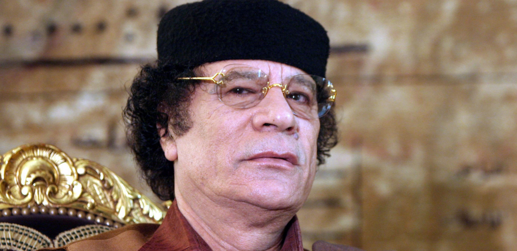 "CRNA OVCA" PORODICE GADAFI NA SLOBODI Važio je za plejboja i živeo raskalašno, a evo kako sada izgleda sin Muamera Gadafija (FOTO)