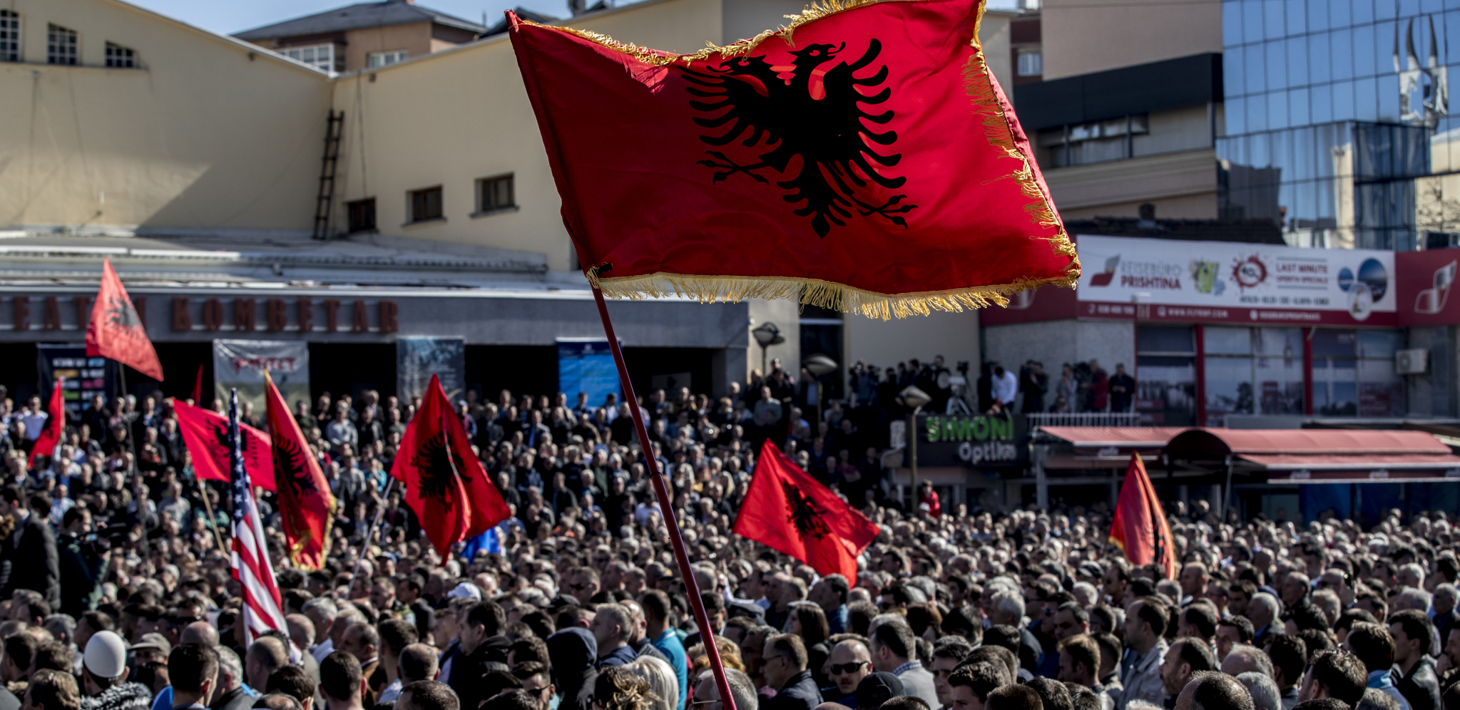 DIJALOG BEOGRADA I PRIŠTINE - JABUKA RAZDORA Albanci i njihovi stvoritelji doneli odluku: Rušimo vladu