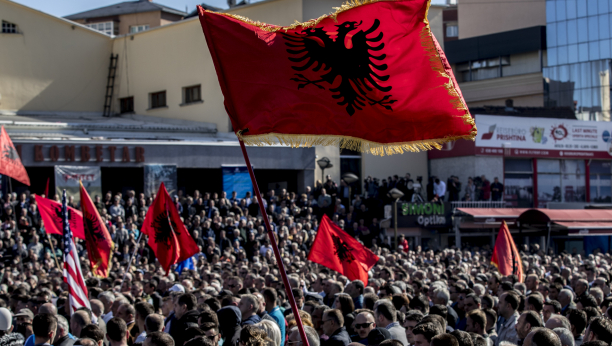 IZ EVROPSKE UNIJE STIŽU BRUTALNE REČI Albanci, promenite Ustav ili ostajete bez naše podrške