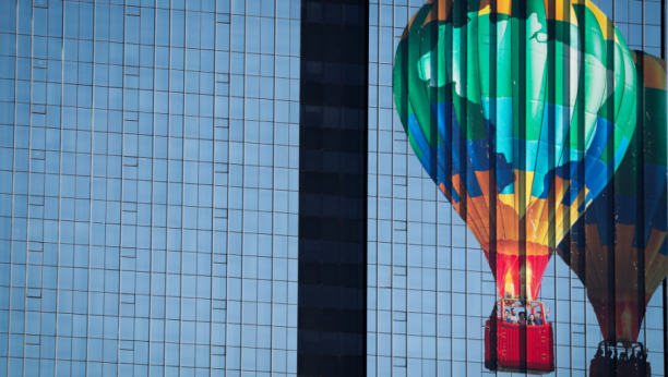 NEZAPAMĆENA TRAGEDIJA! Otkinula se korpa balona u Albukerkiju, četvoro turista palo pravo u smrt!