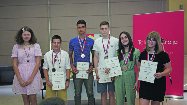 NAŠ PONOS Mladi naučnici nižu uspehe, sa poslednjih takmičenja doneli 15 medalja: Ovo su zlatna deca Srbije!