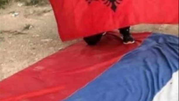 PREDSEDNICA OEBS "PRIZNALA" KOSOVO Slikala se kraj zastave lažne države