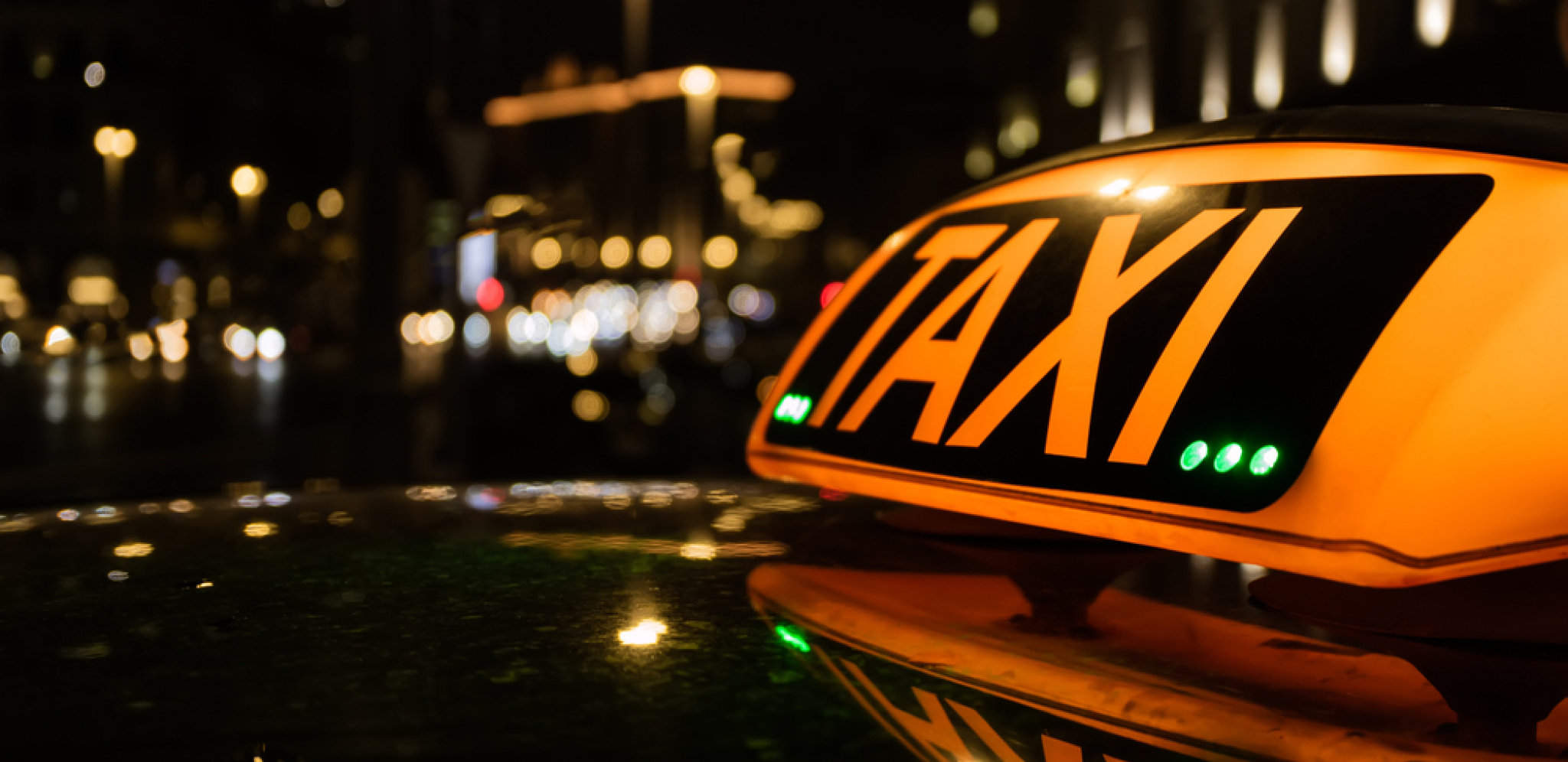 OPREZ Grupa lažnih taksista vara putnike:  Cena vožnje skuplja za 4.000 dinara, EVO kako da prepoznate prevaranta