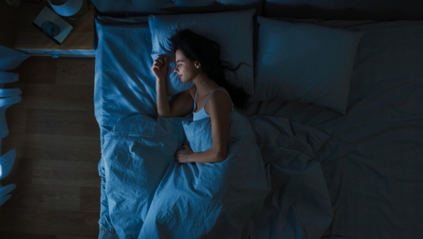 ZAŠTO NIKAD NE TREBA LEŽATI NA DESNOJ STRANI Spavanje u ovom položaju će vam značajno poboljšati zdravlje