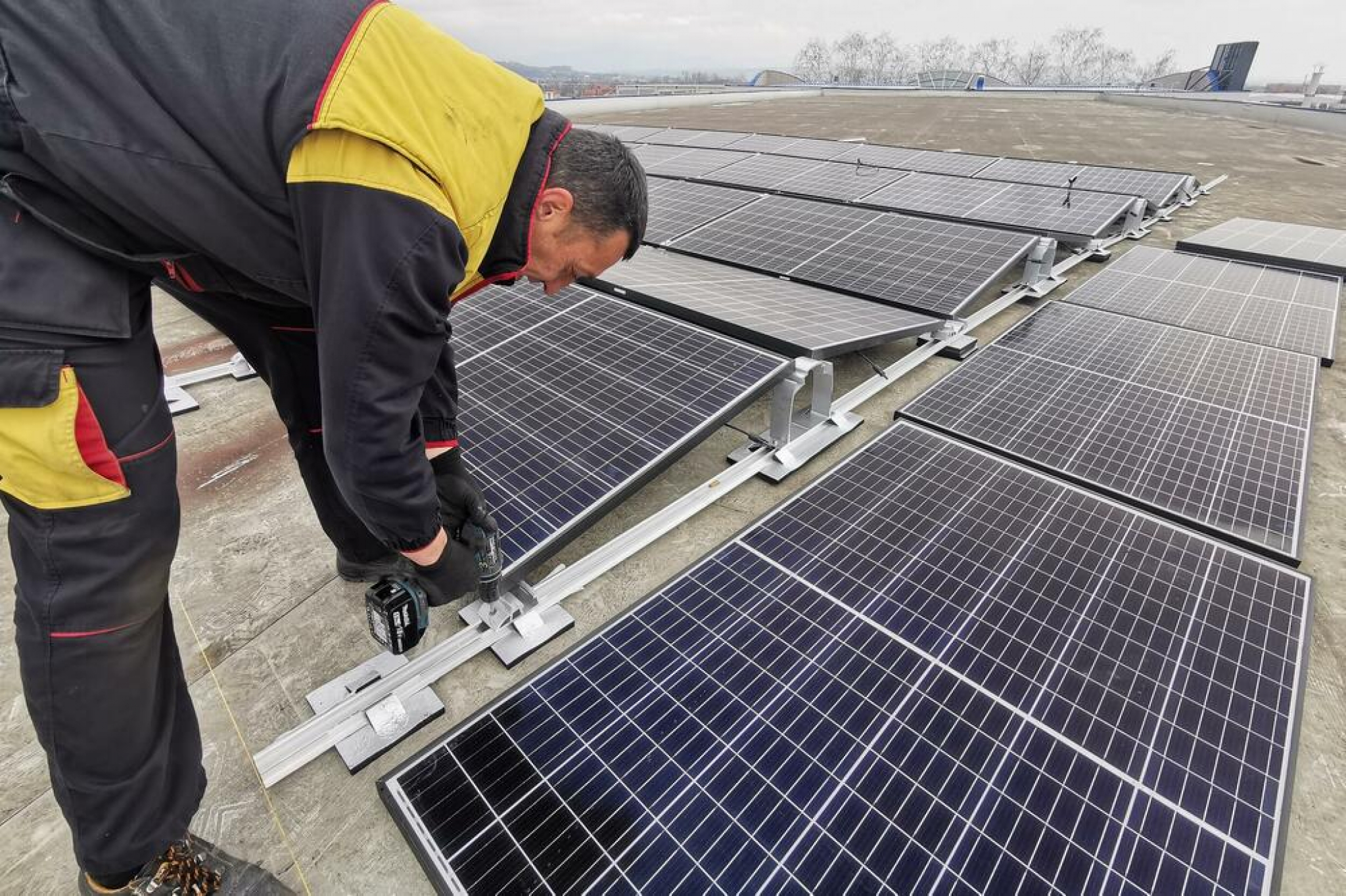 TOPE RAČUNE ZA STRUJU Država daje nove subvencije, više nego ikad se isplati ugraditi solarne panele