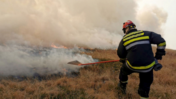 Vatrogasno - spasilačka brigada uputila apel građanima da ne pale nisko rastinje kako ne bi ugrozili svoje i tuđe živote