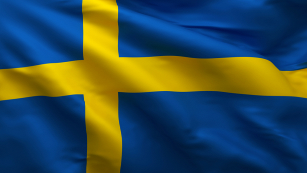 ZAJEDNICI MIGRANATA SMETA KRST Zastava Švedske zabranjena u glavnom gradu te države: "Sudnji dan neće doći dok se muslimani ne budu borili sa Jevrejima i kada ih ubiju"!