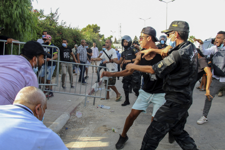 Predsednik Tunisa uveo policijski čas do 27 avgusta