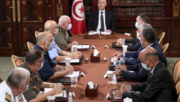 Predsednik Tunisa uveo policijski čas do 27 avgusta