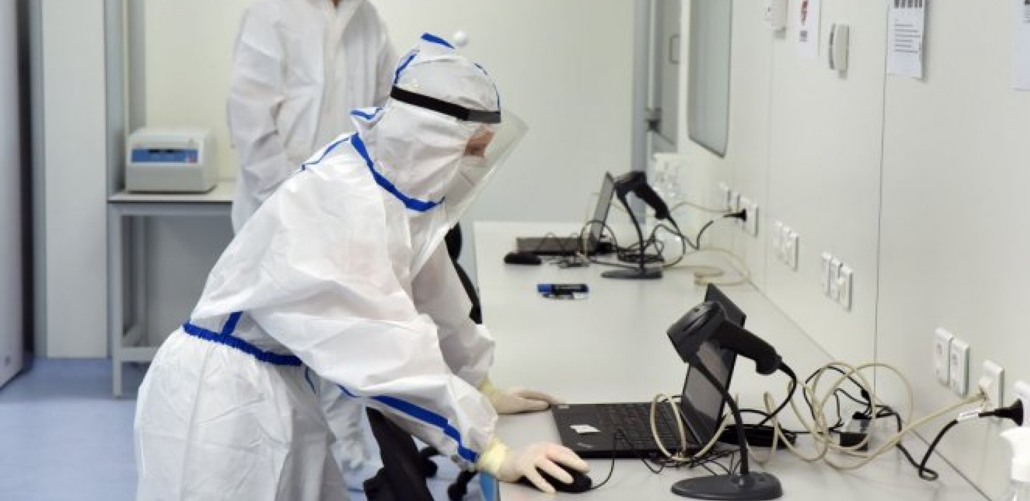 Kina ismejala teoriju da je korona virus "pobegao" iz laboratorije u Vuhanu: Sumnjaju na jednu državu!