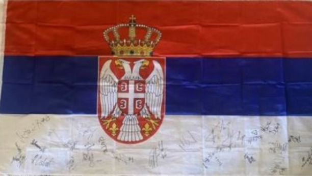 DA BOŠKO POBEDI Licitirajte za zastavu Srbije sa potpisima srpskih olimpijaca
