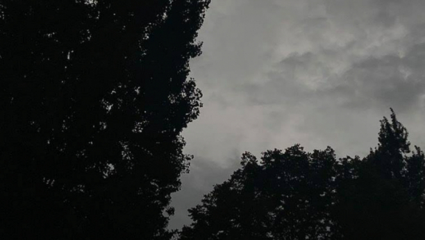 OLUJA ĆE PREKRITI SRBIJU Oblaci iz Hrvatske i Slovenije donose nevreme, pljuskove i grmljavinu (FOTO)