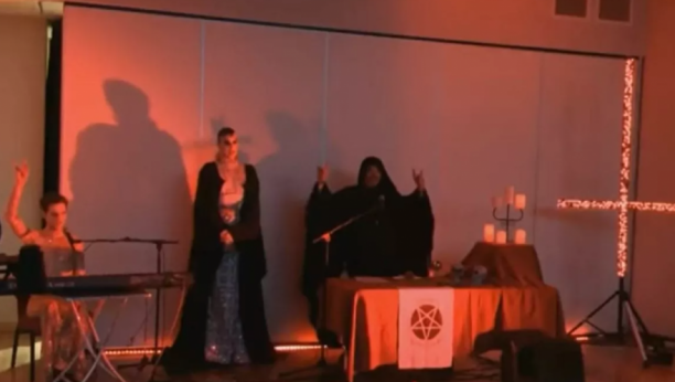 SKANDAL U EMISIJI UŽIVO Satanistički ritual pušten na australijskoj televiziji (VIDEO)