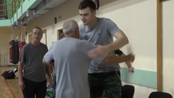 SRDAČNA DOBRODOŠLICA! Obradović dočekao Koprivicu, vratio se kući posle devet godina (VIDEO)