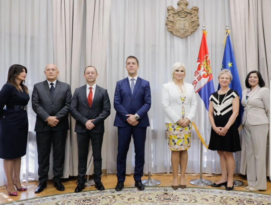 SAOPŠTENO IZ MINISTARSTVA FINANSIJA Potpisana dva važna ugovora vrednosti 40 miliona evra koja će promeniti život građanima Srbije