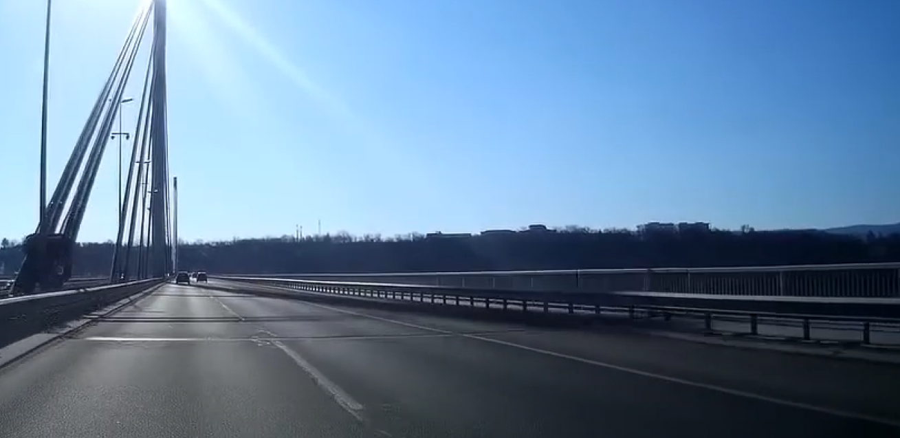 DRAMA! ČOVEK SKOČIO SA MOSTA Incident na novosadskom Štrandu, srećom spasen (VIDEO)